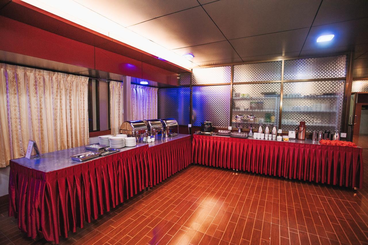 Amber Palace Hotel มิตจีนา ภายนอก รูปภาพ