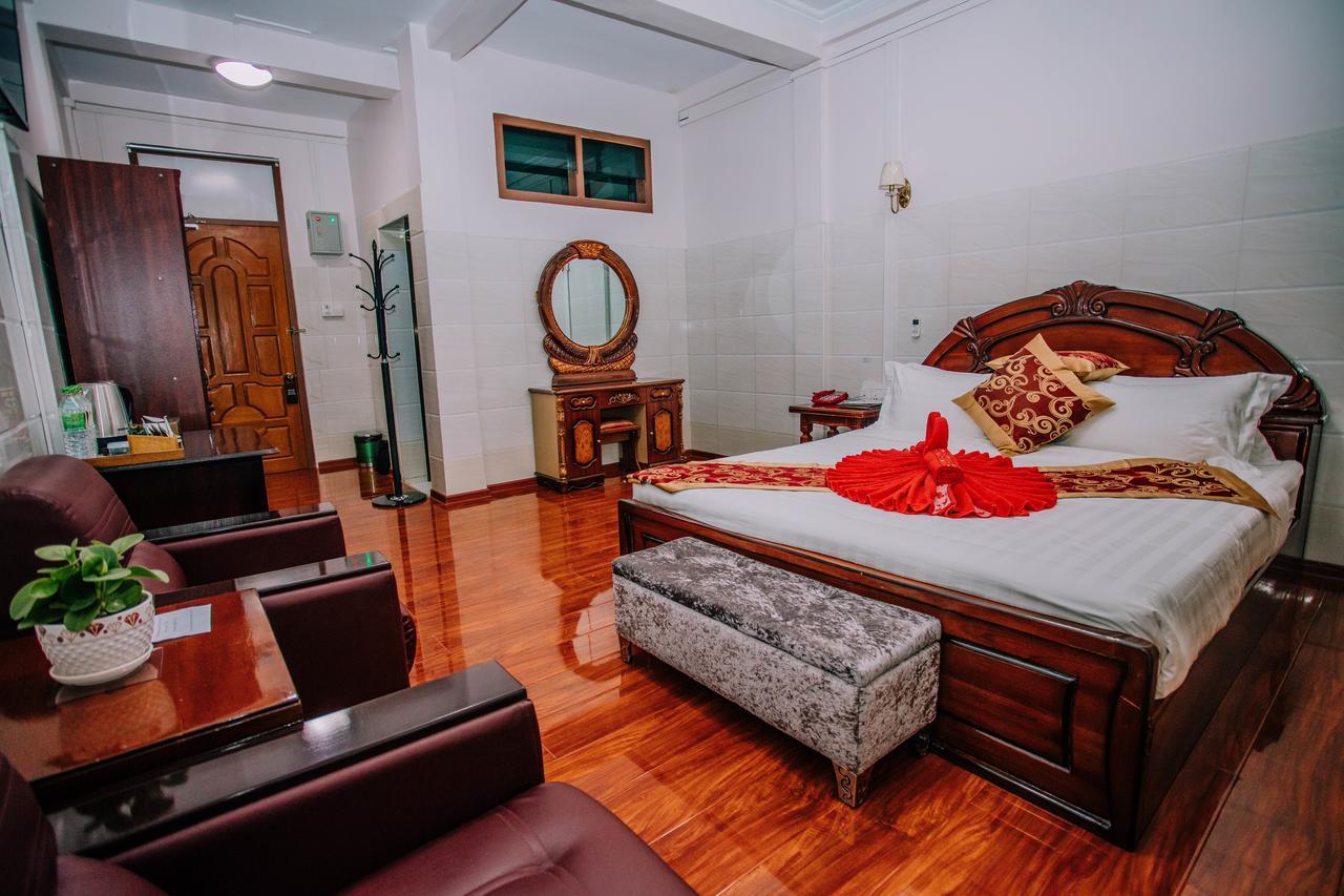 Amber Palace Hotel มิตจีนา ภายนอก รูปภาพ